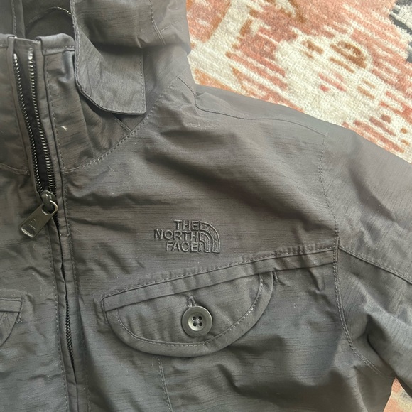 North Face Raincoat - Picture 7 of 7